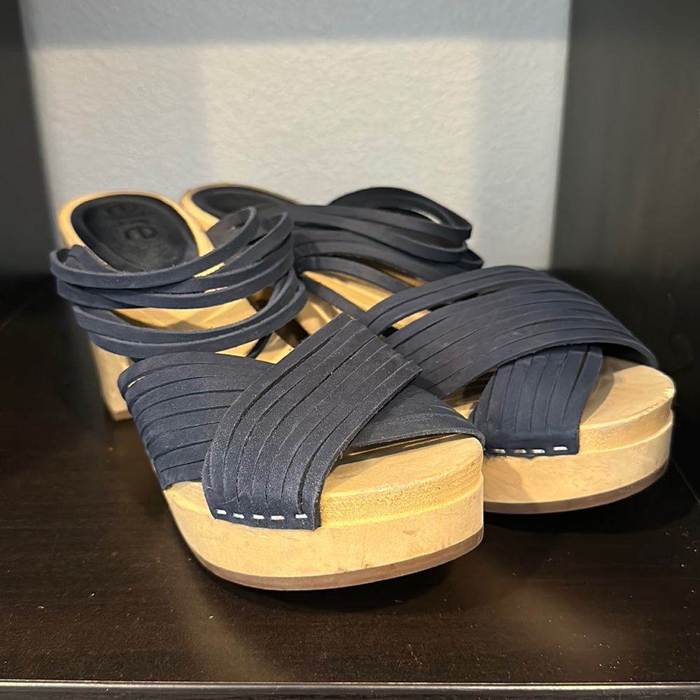Être clog heels navy blue leather and wood 2” heel with a 1” platform lift.
